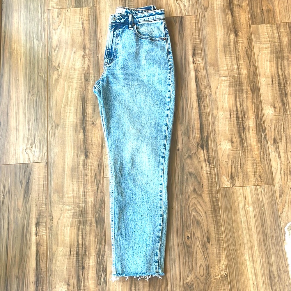 Abercrombie and Fitch high rise mom jeans. Size 28